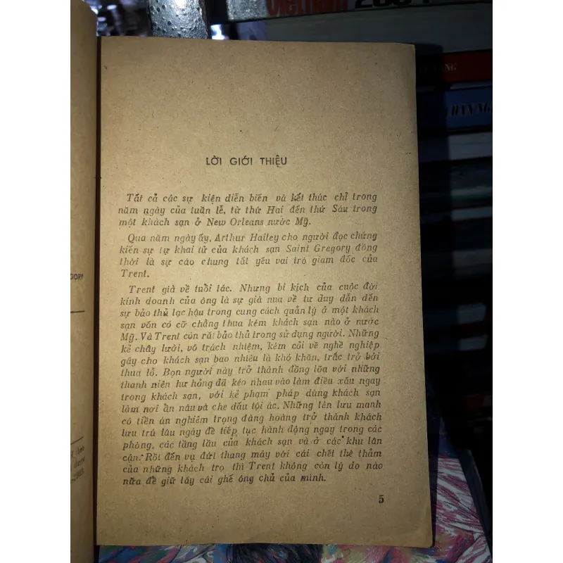 Năm ngày trong khách sạn Saint Gregory - Arthur Hailey  969753