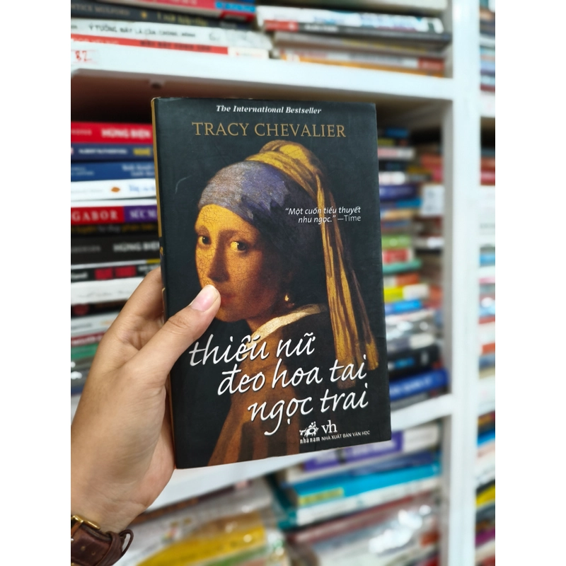 Thiếu nữ đeo hoa tai ngọc trai 🌱 474739