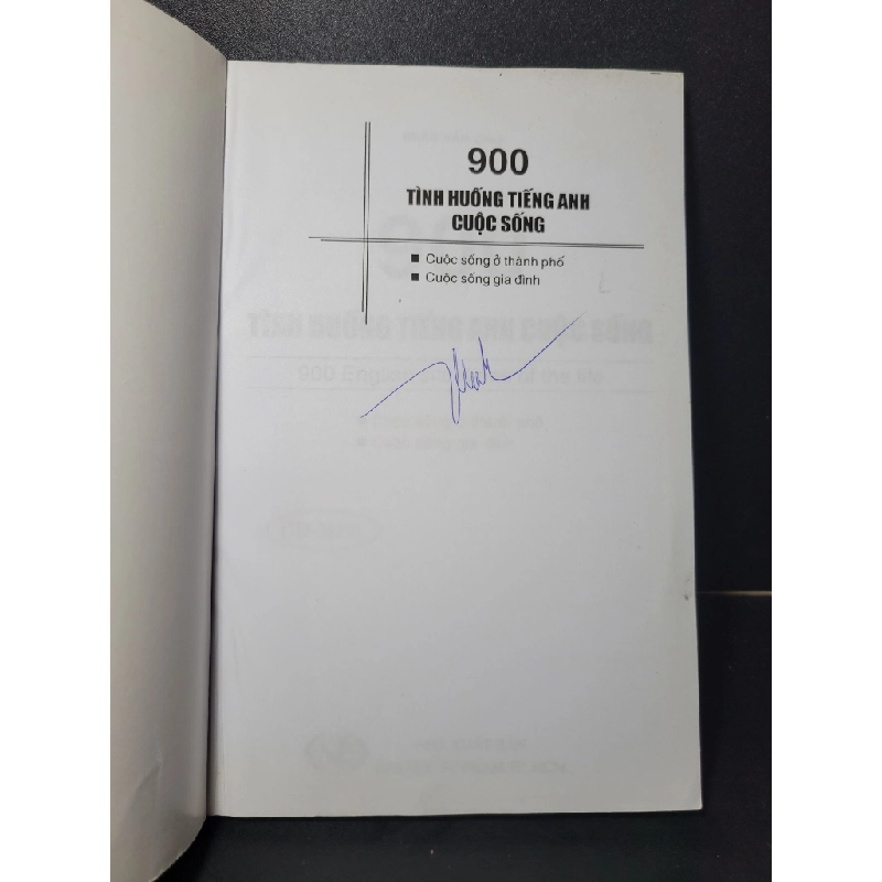 900 tình huống tiếng anh cuộc sống cuộc sống ở thành phố cuộc sống gia đình mới 80% bẩn bìa, ố nhẹ, tróc gáy nhẹ, có chữ ký 2013 Nhân Văn Group HCM2205 HỌC NGOẠI NGỮ 458057