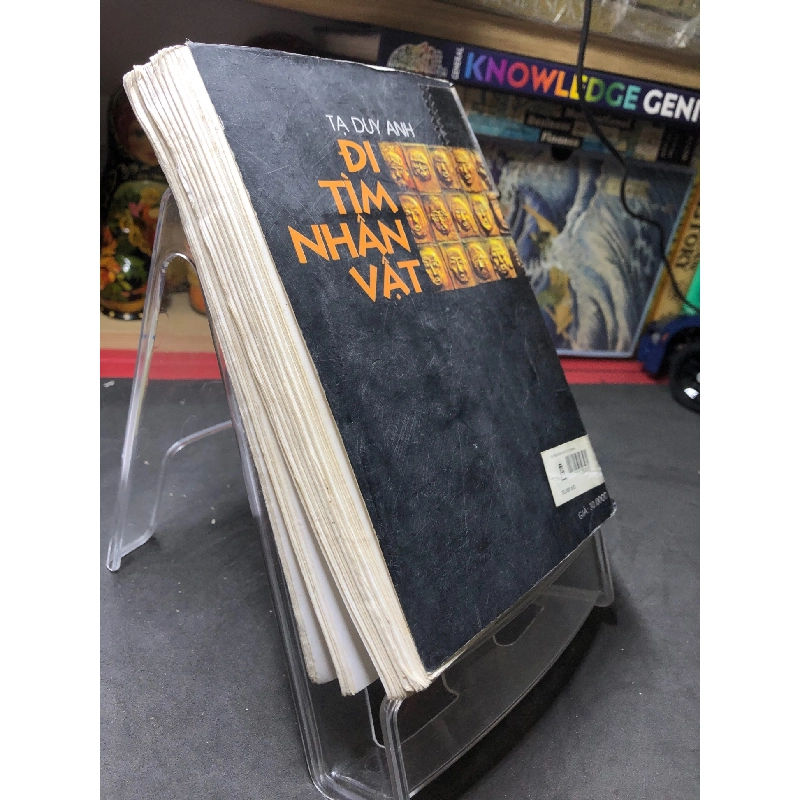 Đi tìm nhân vật mới 70% ố rách gáy có dấu mộc và viết nhẹ trang đầu 2002 Tạ Duy Anh HPB0906 SÁCH VĂN HỌC 914720