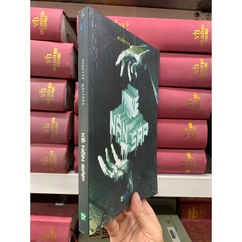 Kẻ nặn sáp - minette walters.  499919