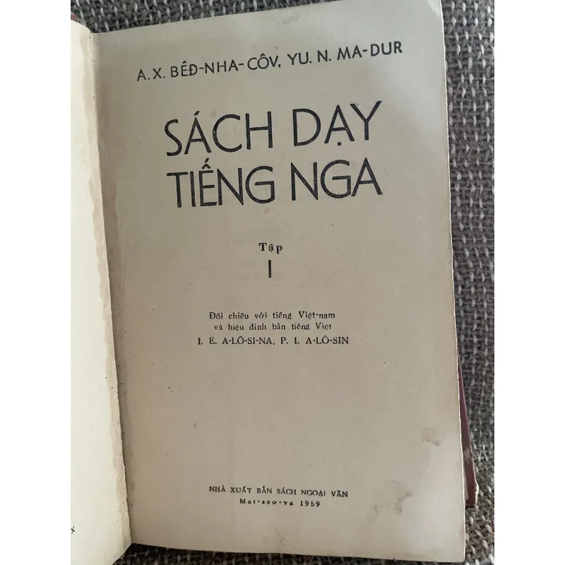 Sách dạy tiếng Nga 2 tập , in tại Nga; khổ lớn; khoảng 900 trang  1024542