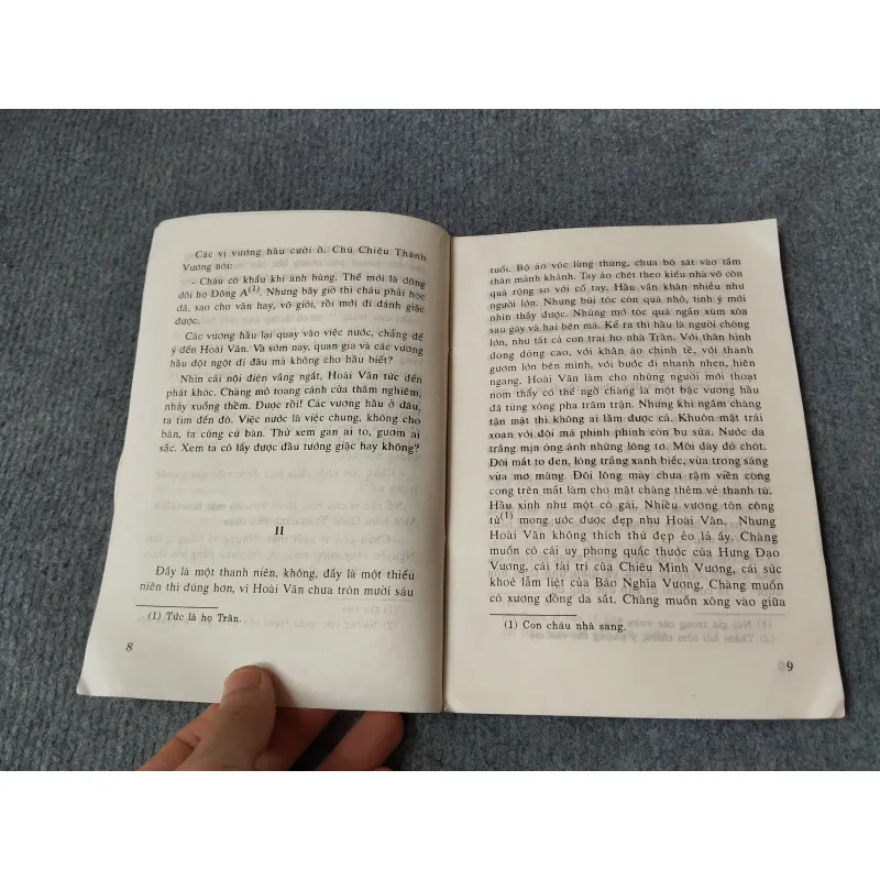 LÁ CỜ THÊU SÁU CHỮ VÀNG - NGUYỄN HUY TƯỞNG 719831