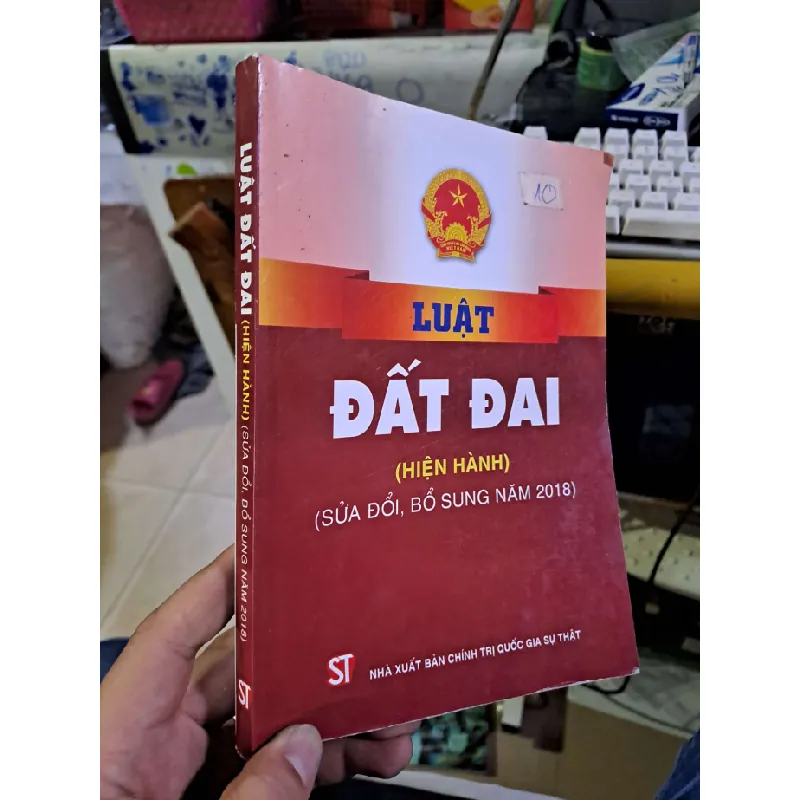 Luật đất đai (hiện hành) (sửa đổi bổ sung năm 2018) LỊCH SỬ - CHÍNH TRỊ - TRIẾT HỌC HCM1008 577395