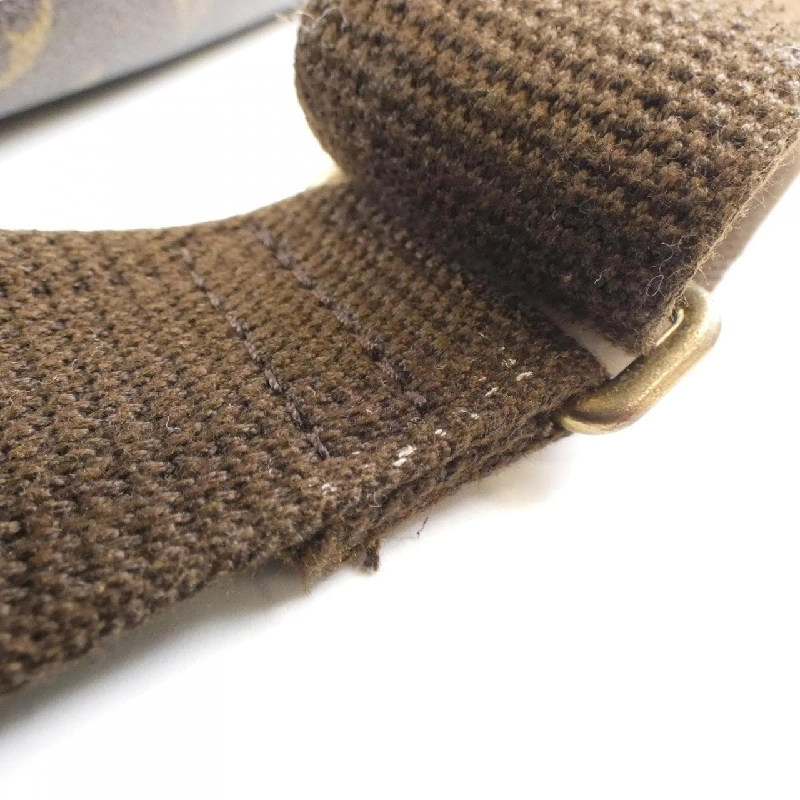 Túi đeo chéo Monogram PM M40106 của Louis Vuitton 613637