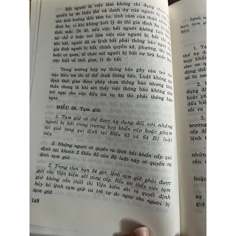 [luật - chính trị] Bình luận Bộ luật tố tụng Hình sự 1988 779164