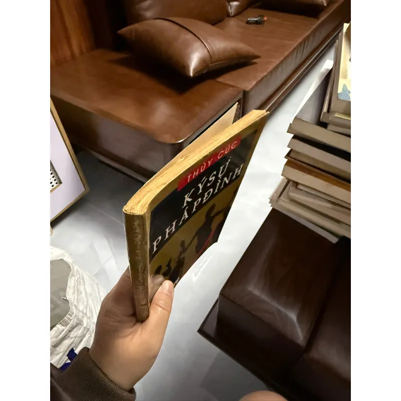 Ký Sự Pháp Đình – Thúy Cúc 975607