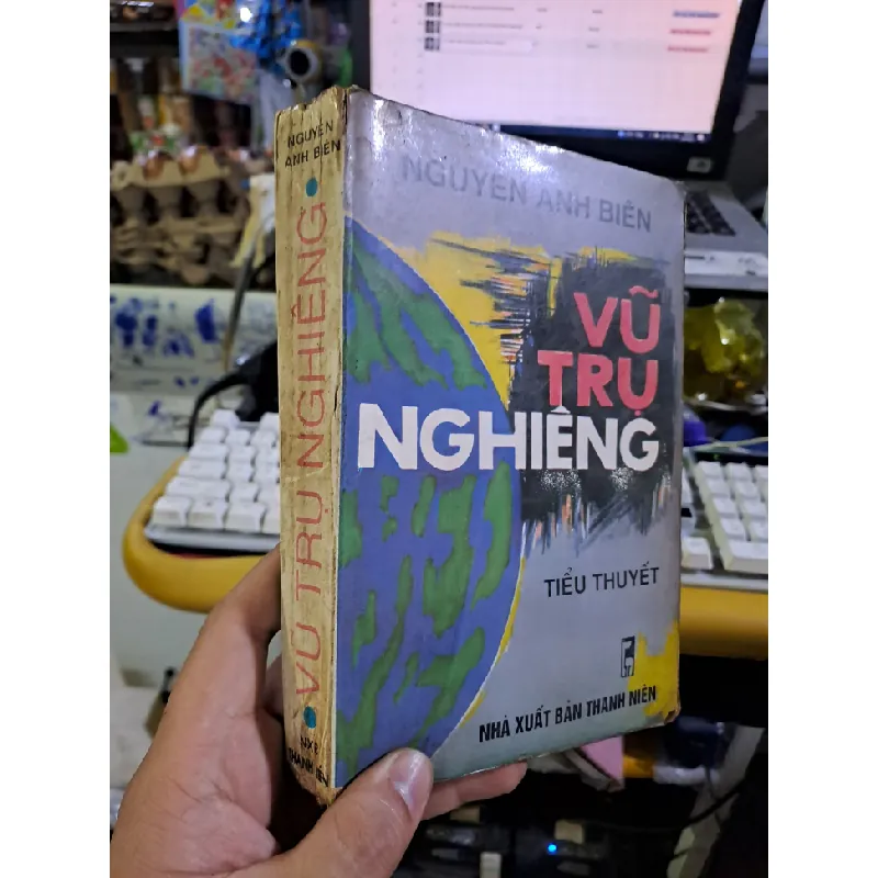Vũ trụ nghiêng Nguyễn Anh Biên Tiểu thuyết 1996 mới 80% ố Văn học Việt Nam HCM1709 559942
