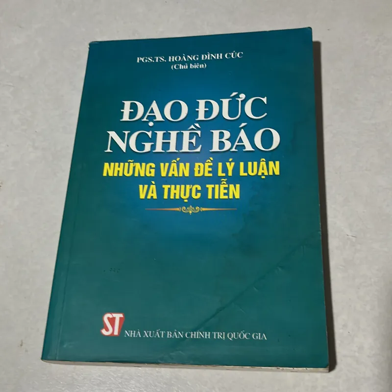 Đạo đức nghề báo - Những vấn đề lý luận và thực tiễn - Hoàng Đình Đức 567949