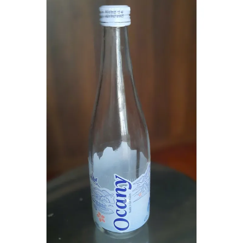 vỏ chai nước suối thủy tinh cao cấp với thiết kế sang trọng, lịch sự 1024368