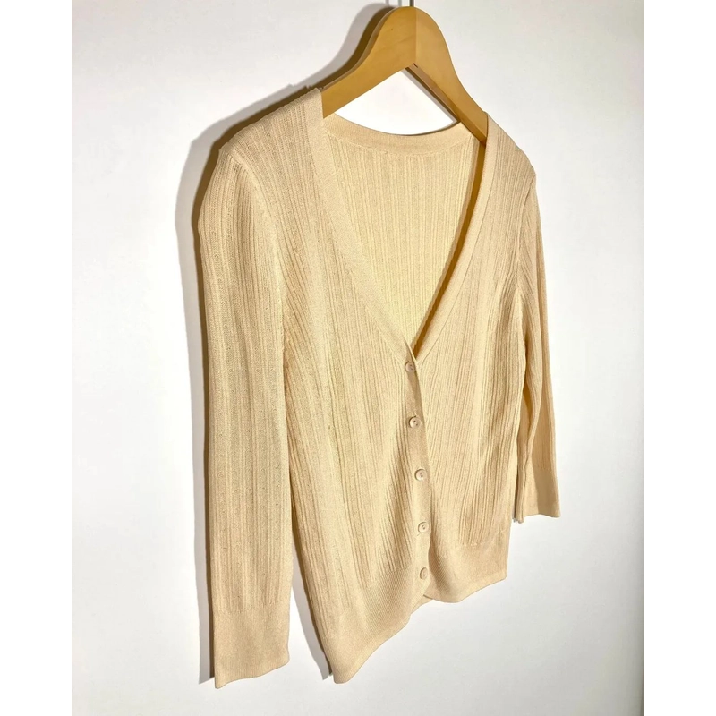 Áo Mongtoghi Hàn Cài Khuy chất mềm mai co giãn thoải mái
Size S M
 452622