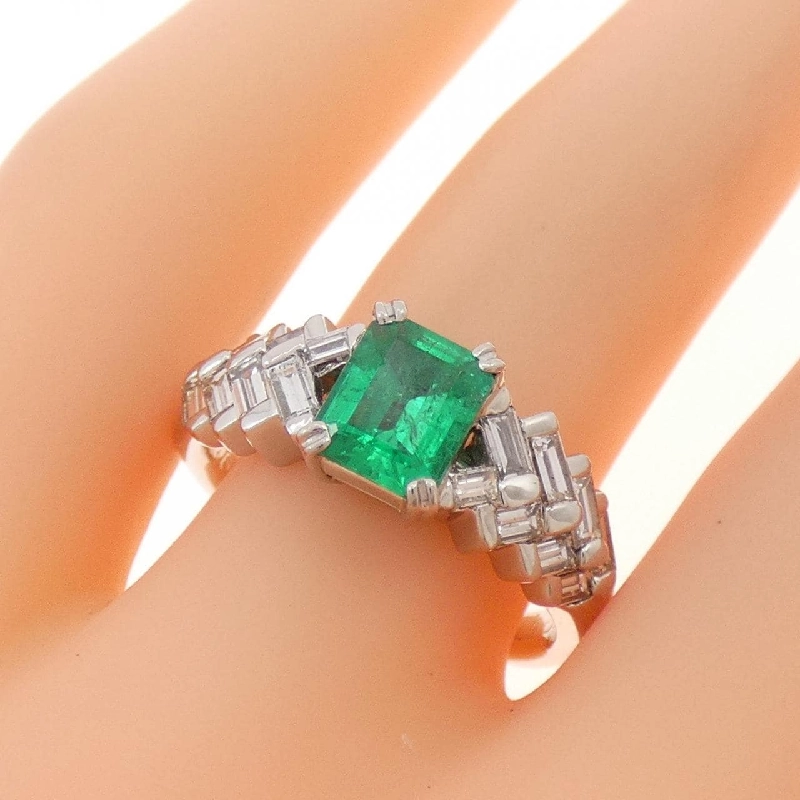 Nhẫn ngọc lục bảo PT900 0.76CT 669241