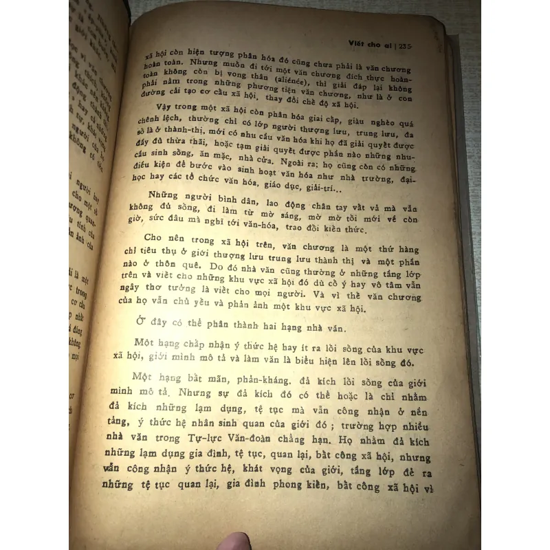 Lược Khảo Văn Học-Nguyễn Văn Trung 937463