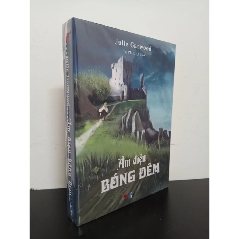 Âm Điệu Bóng Đêm - Julie Garwood Mới 100% HCM.ASB2503 345562