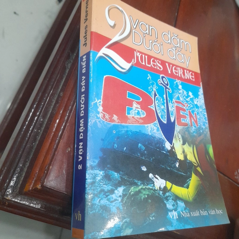 Jules Verne - 2 VẠN DẶM DƯỚI ĐÁY BIỂN 499325