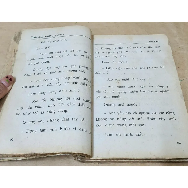Tiểu thuyết lãng mạn Việt Nam của tác giả Kim Chi: TÌNH ĐẦU KHÔNG QUÊN 703533