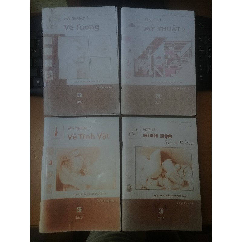 Tặng bộ sách luyện thi Kiến Trúc, Xây dựng (Tặng bộ cọ vẽ màu nước) 9686