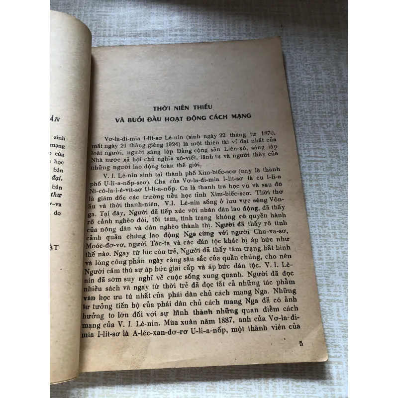Đời hoạt động cách mạng của Lê-Nin vĩ đại 961374