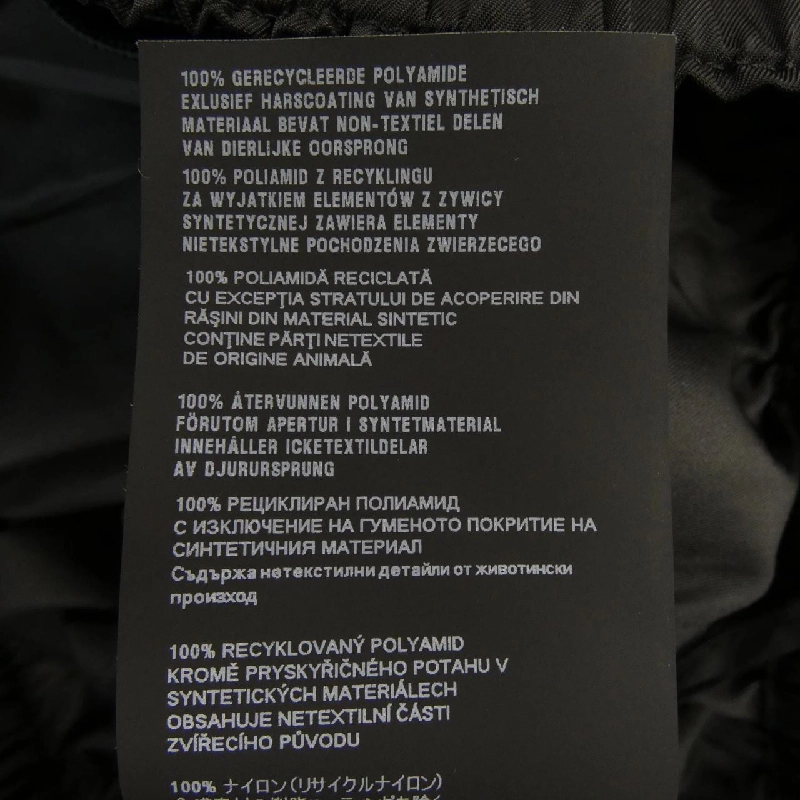 Quần short PRADA logo hình tam giác 22C757 S231 1WQ8 - Hàng hiệu Authentic 820497