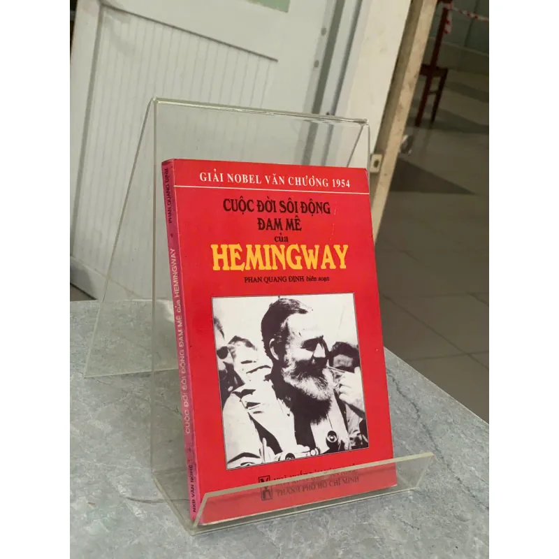 CUỘC ĐỜI SÔI ĐỘNG ĐAM MÊ CỦA HEMINGWAY - PHAN QUANG ĐỊNH (BIÊN SOẠN) 734569