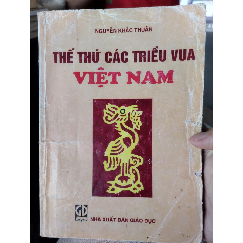 Thế thứ các triều vua Việt Nam" của tác giả Nguyễn Khắc Thuần, 525212