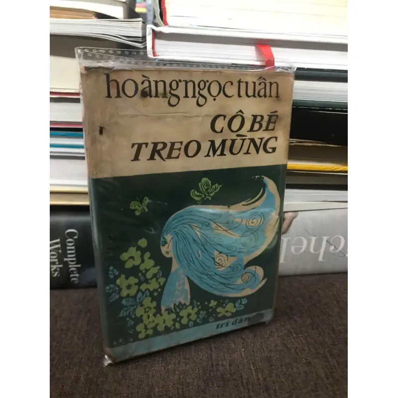 "Cô Bé Treo Mùng" của tác giả Hoàng Ngọc Tuấn. 598992