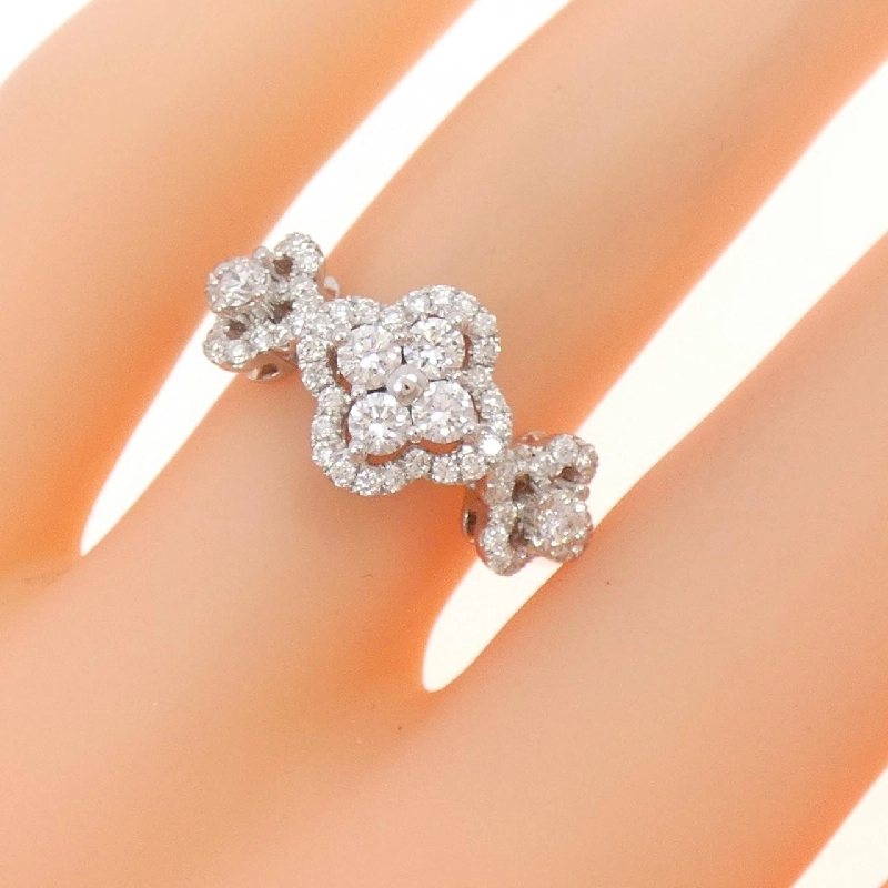 Nhẫn kim cương hoa K18WG 0.62CT 671781