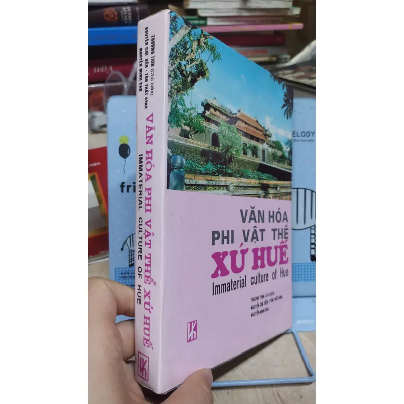 Sách: Văn hoá phi vật thể Xứ Huế - TG: Trương Thìn (A1) 1060196