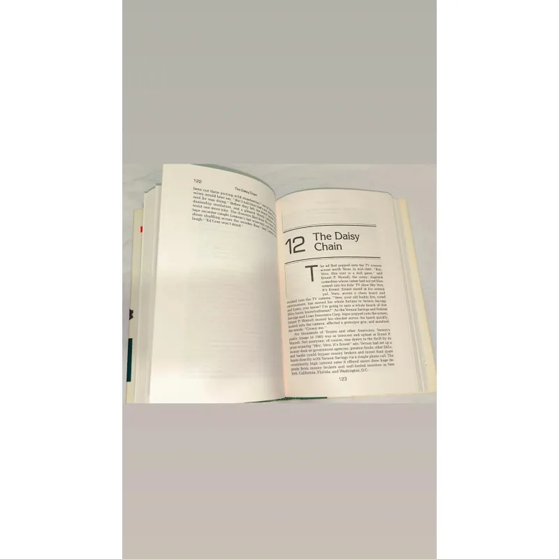 The Daisy Chain: How Borrowed Billions Sank a Texas S&L (bìa cứng, khổ lớn) 748040