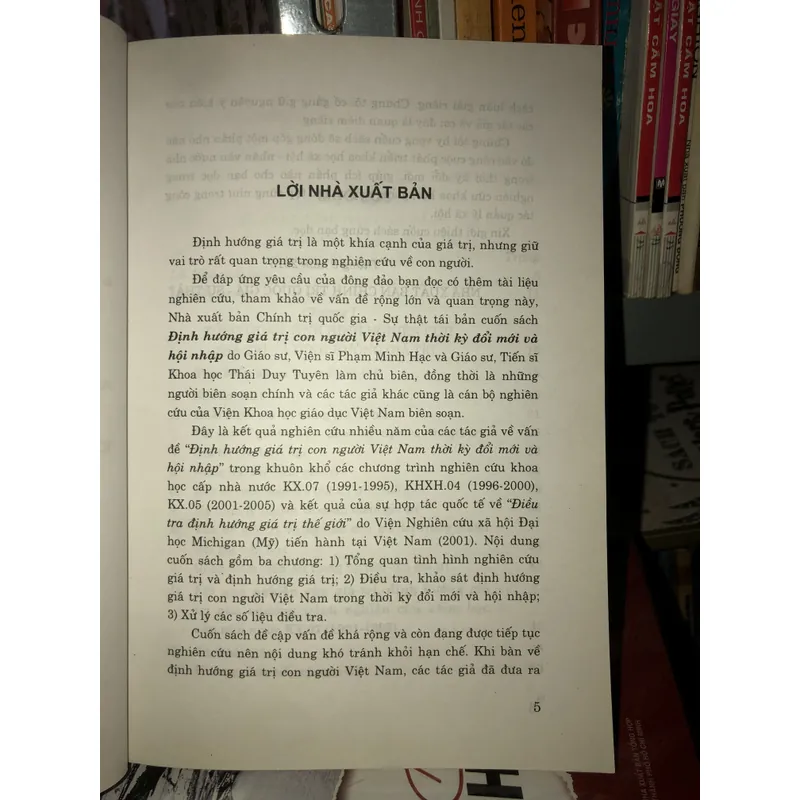 Định hướng giá trị con người Việt Nam thời kỳ đổi mới và hội nhập  673955