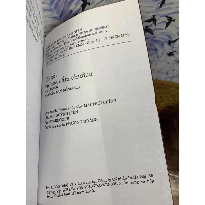 Cô Gái Và Hoa Cẩm Chướng - A.J.Cronin 925673