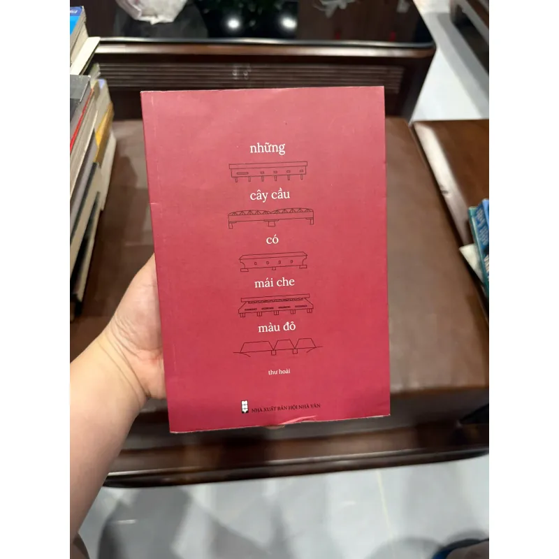 NHỮNG CÂY CẦU CÓ MÁI CHE MÀU ĐỎ- K5 1031098