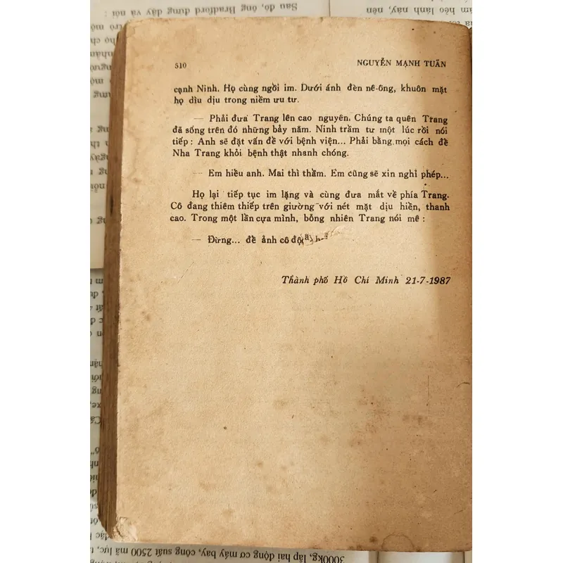 Tiểu thuyết YÊU NHƯ LÀ SỐNG của nhà văn Nguyễn Mạnh Tuấn 703946