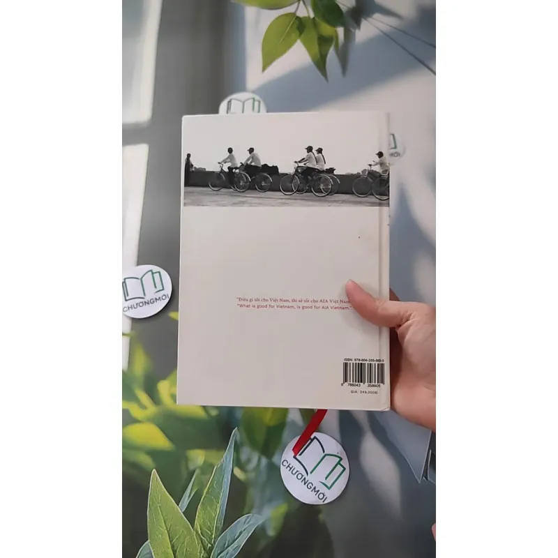 [MIỄN PHÍ BỌC SÁCH] Trên Mảnh Đất Kiên Cường - Wayne in Vietnam: In the Land of Resilience (song ngữ) - Wayne Besant 990097