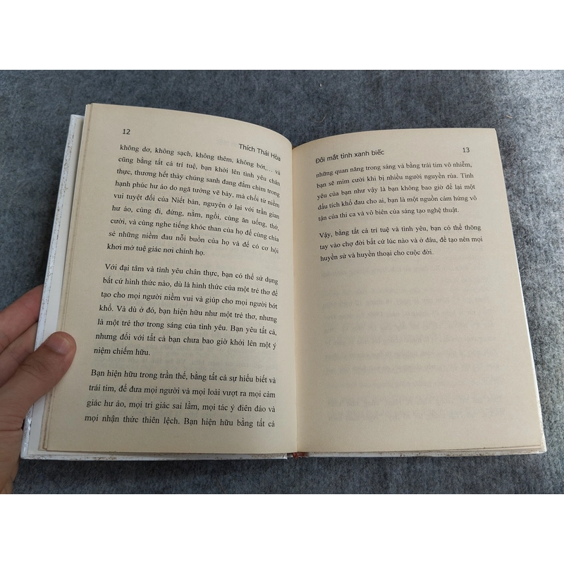 ĐÔI MẮT TÌNH XANH BIẾC 549201