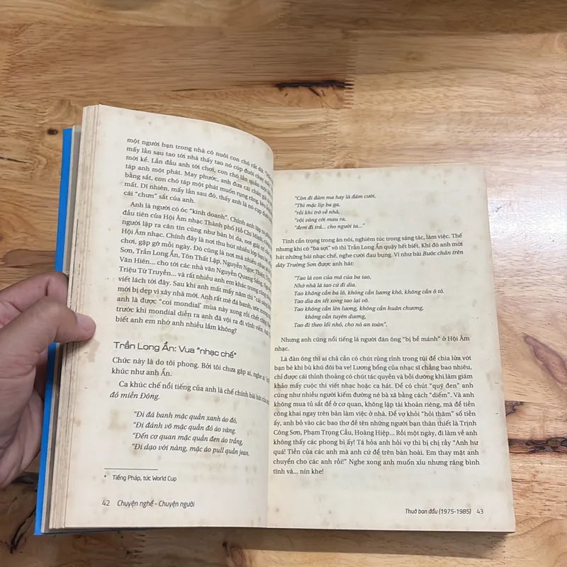 II Báo Tuổi Trẻ: Chuyện Nghề Chuyện Người - Nhiều Tác Giả - 2015 689822