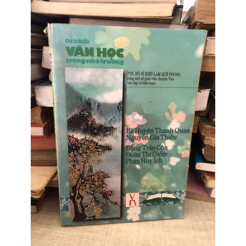 Tủ sách văn học trong nhà trường  995230