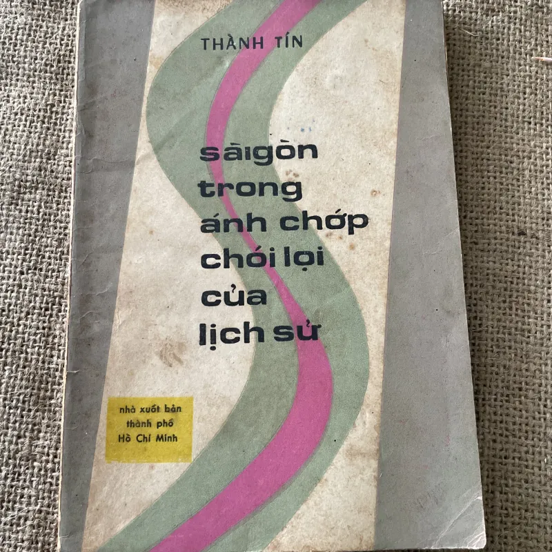 Sài Gòn Trong Ánh Chớp Chói Lọi Của Lịch Sử - Thành Tín (bút danh của Bùi Tín)  796444