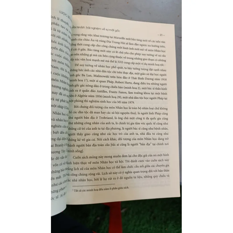 LƯỢC SỬ NHÂN HỌC 699215