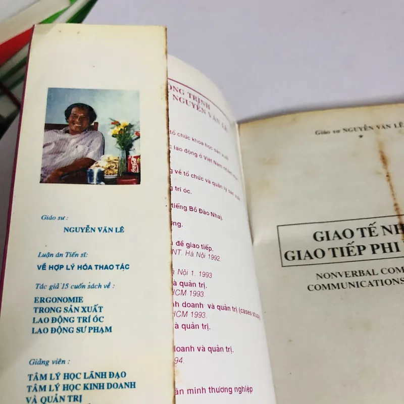 GIAO TẾ NHÂN SỰ - giao tiếp phi ngôn ngữ  701967