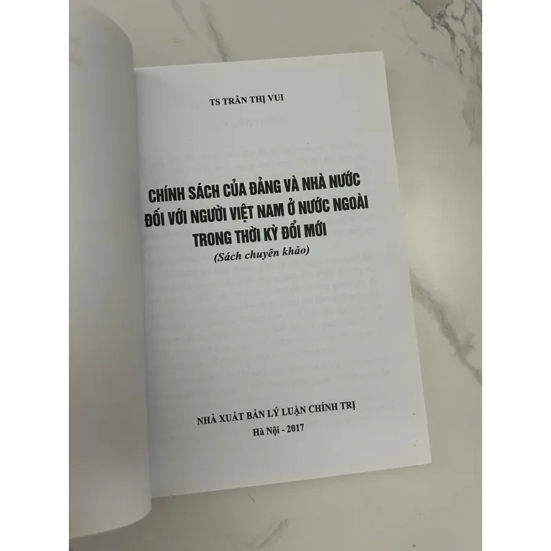 Chính sách của Đảng và Nhà nước đối với người Việt Nam... - TS. Trần Thị Vui 1045124
