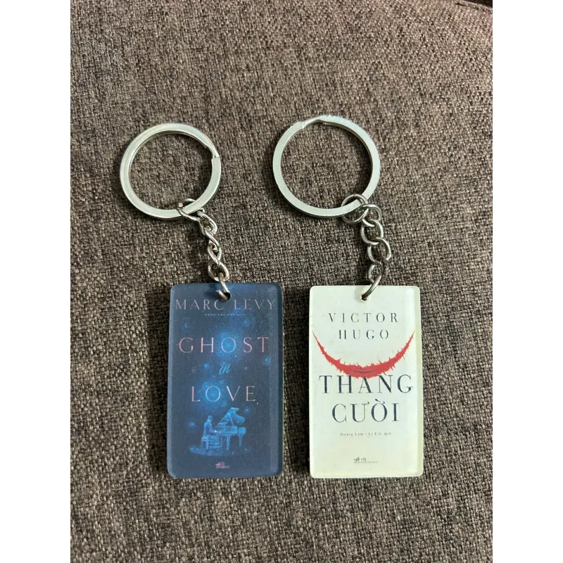 Móc khóa sách: Thằng cười + Ghost in love 732324