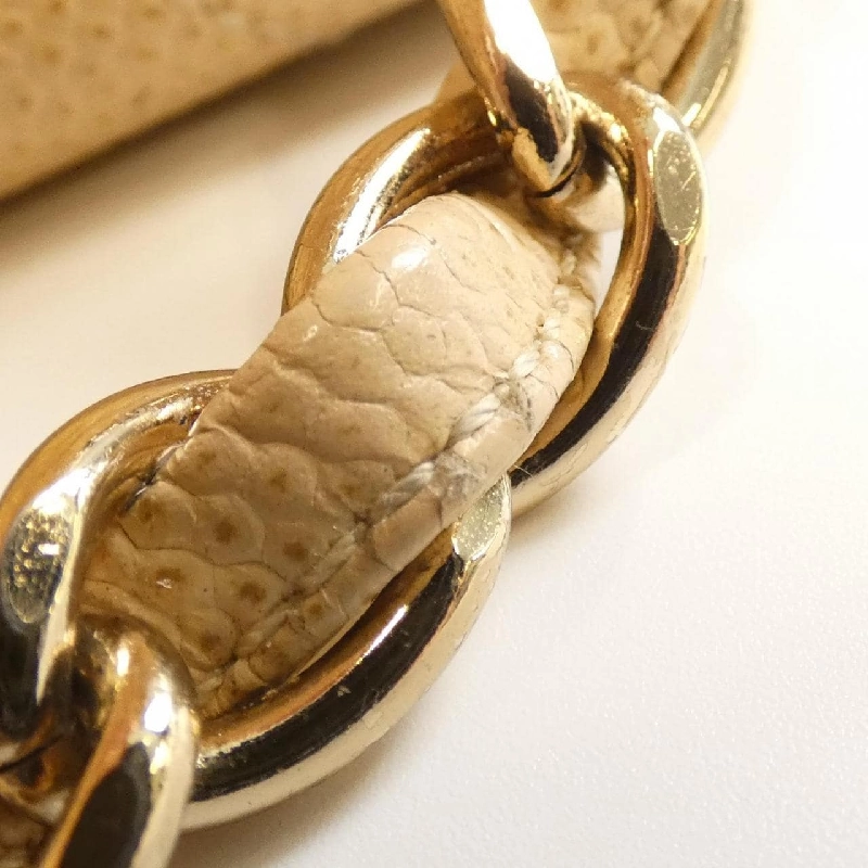 Túi xách chéo Chanel 18004 612988