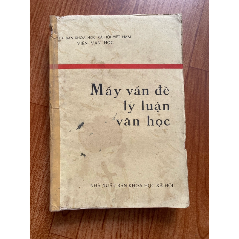 MẤY VẤN ĐỀ LÍ LUẬN VĂN HỌC  550864