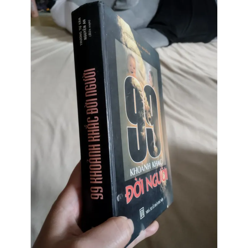 Cuốn sách "99 Khoảnh Khắc Đời Người" của Trương Tử Văn  761699