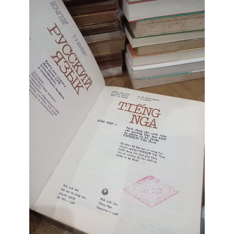 Tiếng Nga - Sách dùng cho sinh viên các trường Đại học khối tự nhiên và kỹ thuật CHXHCN Việt Nam 780960