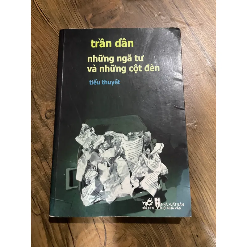 TRẦN DẦN - NHỮNG NGÃ TƯ VÀ NHỮNG CỘT ĐÈN 597258
