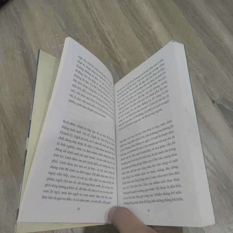 Những Ngã Tư Và Những Cột Đèn - Trần Dần 732159