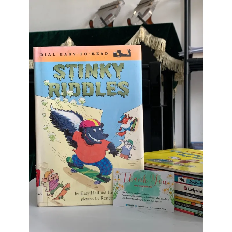 Dial Easy-to-Read: Stinky Riddles – Katy Hall & Lisa Eisenberg 561070