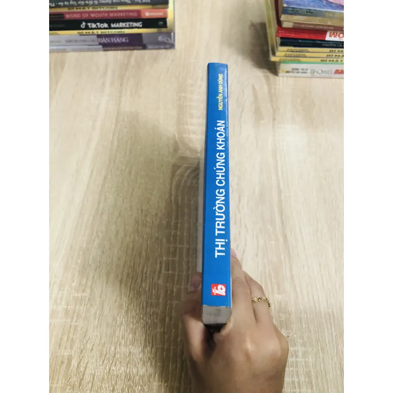 THỊ TRƯỜNG CHỨNG KHOÁN DÀNH CHO NGƯỜI MỚI BẮT ĐẦU  1020285